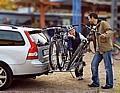 Beim Fahren mit Dach- und Heckträgern ist Vorsicht ratsam. Foto: Auto-Reporter/GTÜ